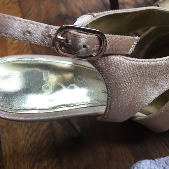 Gold heels - Picture 3 of 3